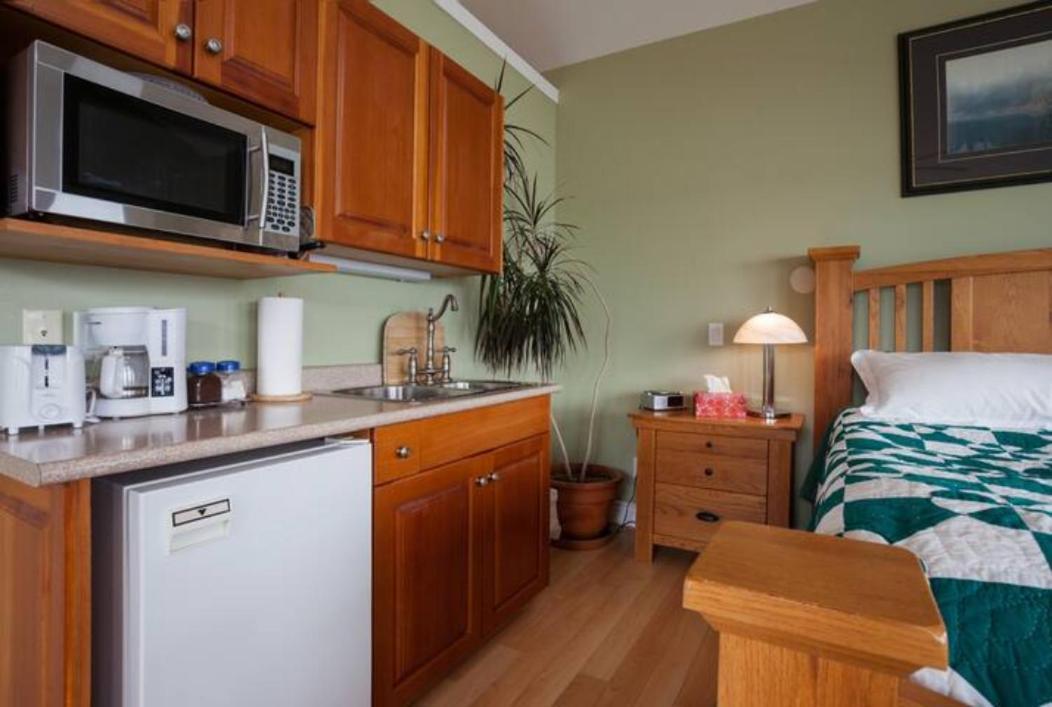 Birds Of A Feather Victoria Oceanfront Studio Suites Colwood Ngoại thất bức ảnh