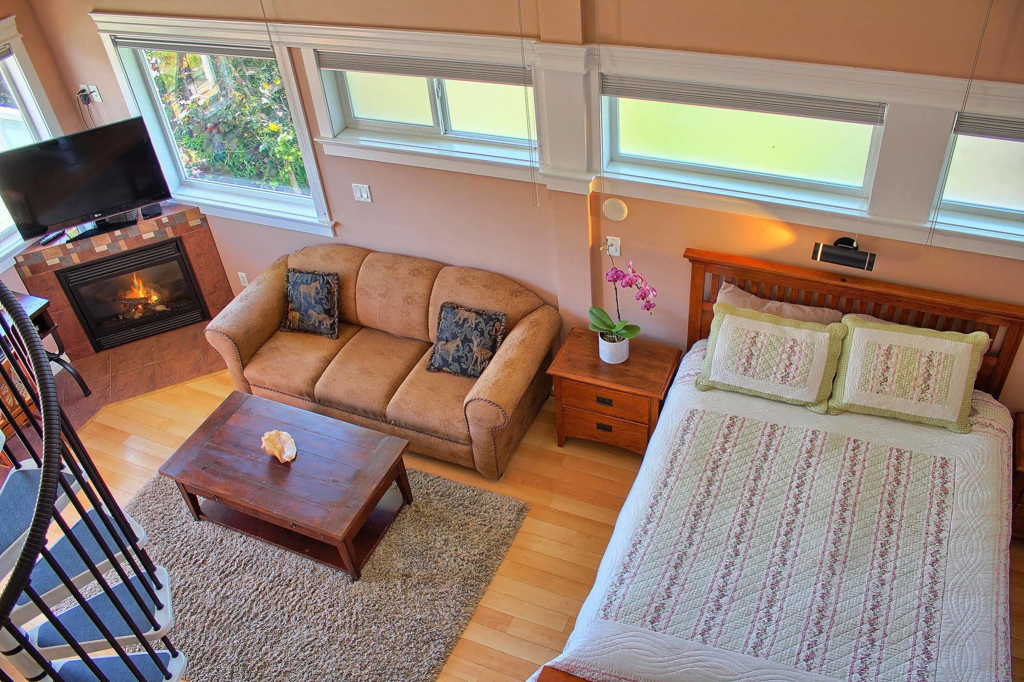Birds Of A Feather Victoria Oceanfront Studio Suites Colwood Ngoại thất bức ảnh