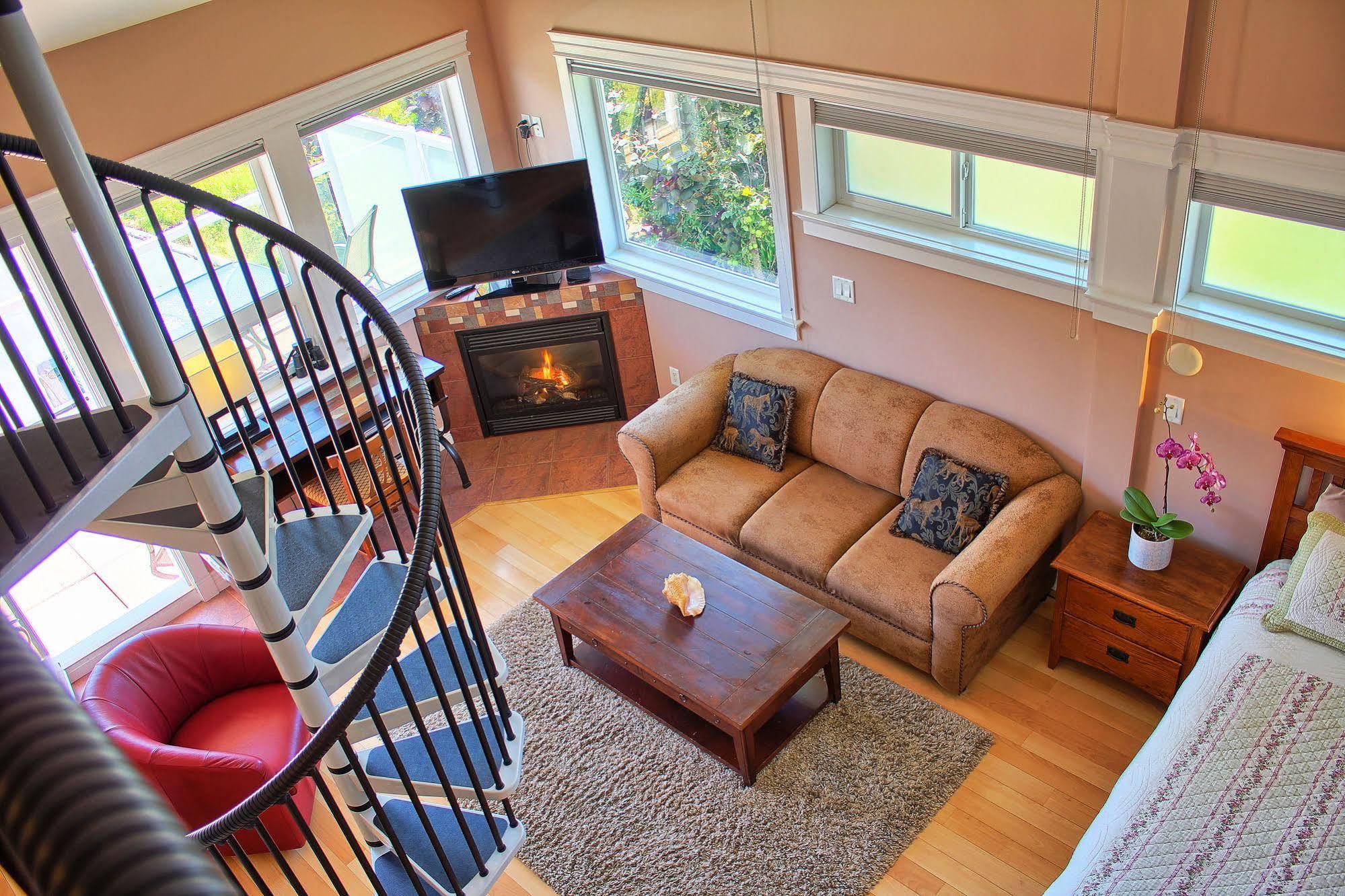 Birds Of A Feather Victoria Oceanfront Studio Suites Colwood Ngoại thất bức ảnh