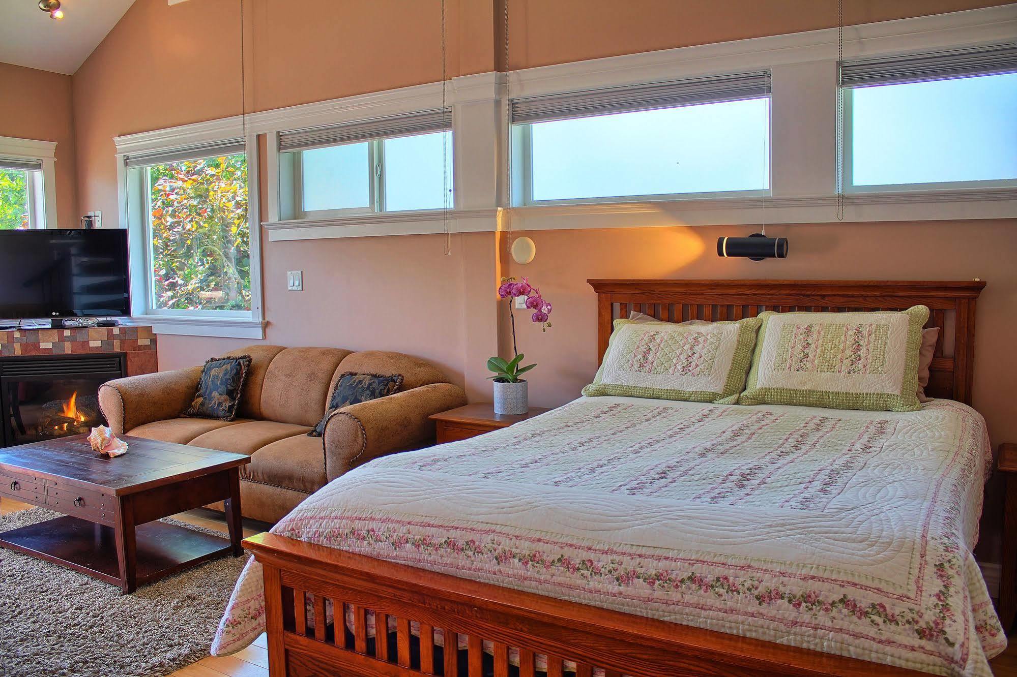 Birds Of A Feather Victoria Oceanfront Studio Suites Colwood Ngoại thất bức ảnh