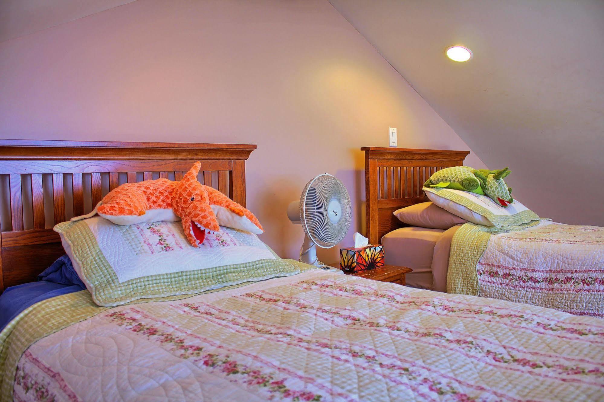 Birds Of A Feather Victoria Oceanfront Studio Suites Colwood Ngoại thất bức ảnh