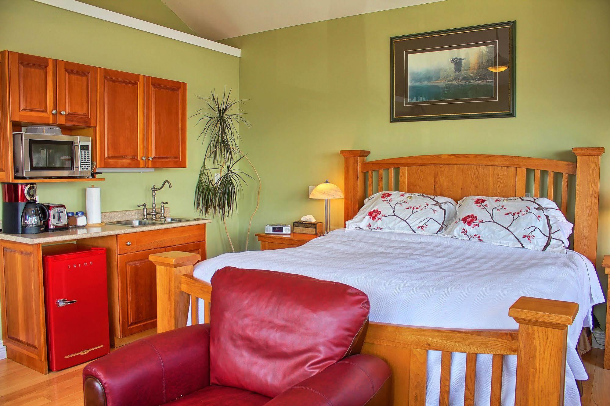 Birds Of A Feather Victoria Oceanfront Studio Suites Colwood Ngoại thất bức ảnh
